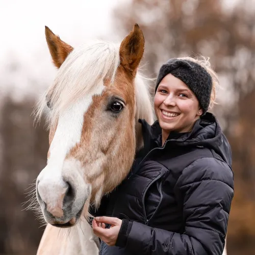 Franka mit ihrem Pferd Nathan